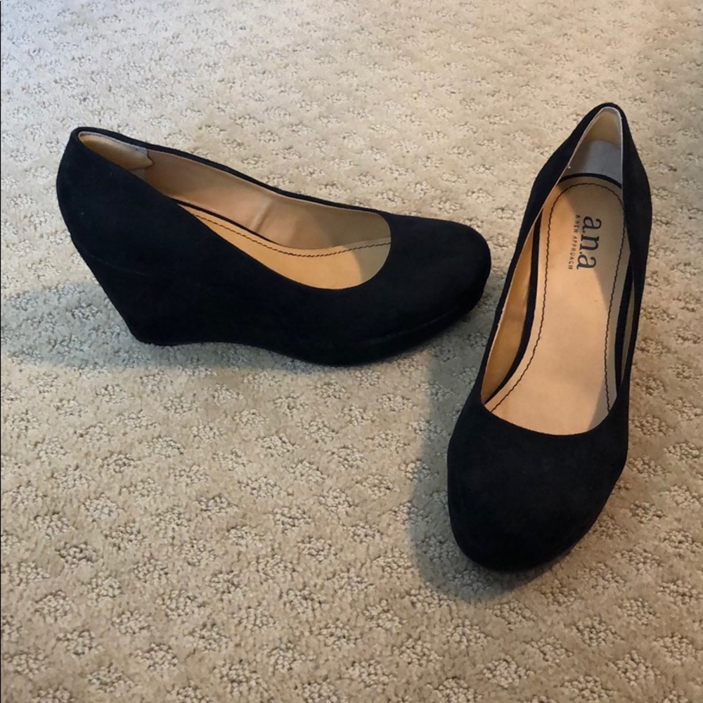 Black wedge heels